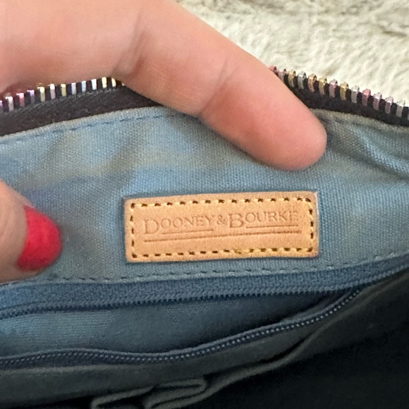 Dooney & Bourke barrel purse - Picture 5 of 6